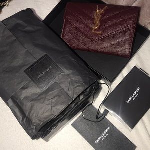 Ysl Grain de pourdre wallet in Rouge Legion.